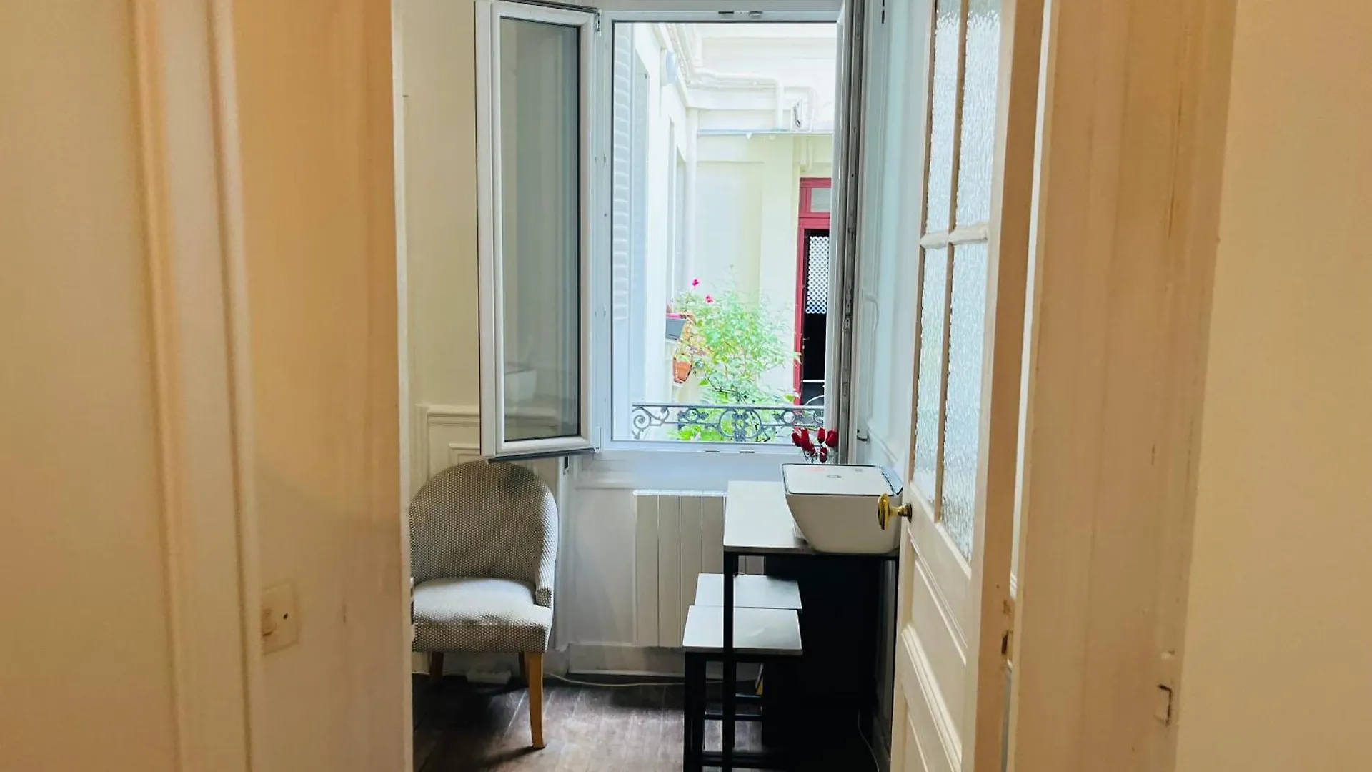 In Montmartre, Paris, Near Sacre-coeur Read Host Profile For Booking * Paris