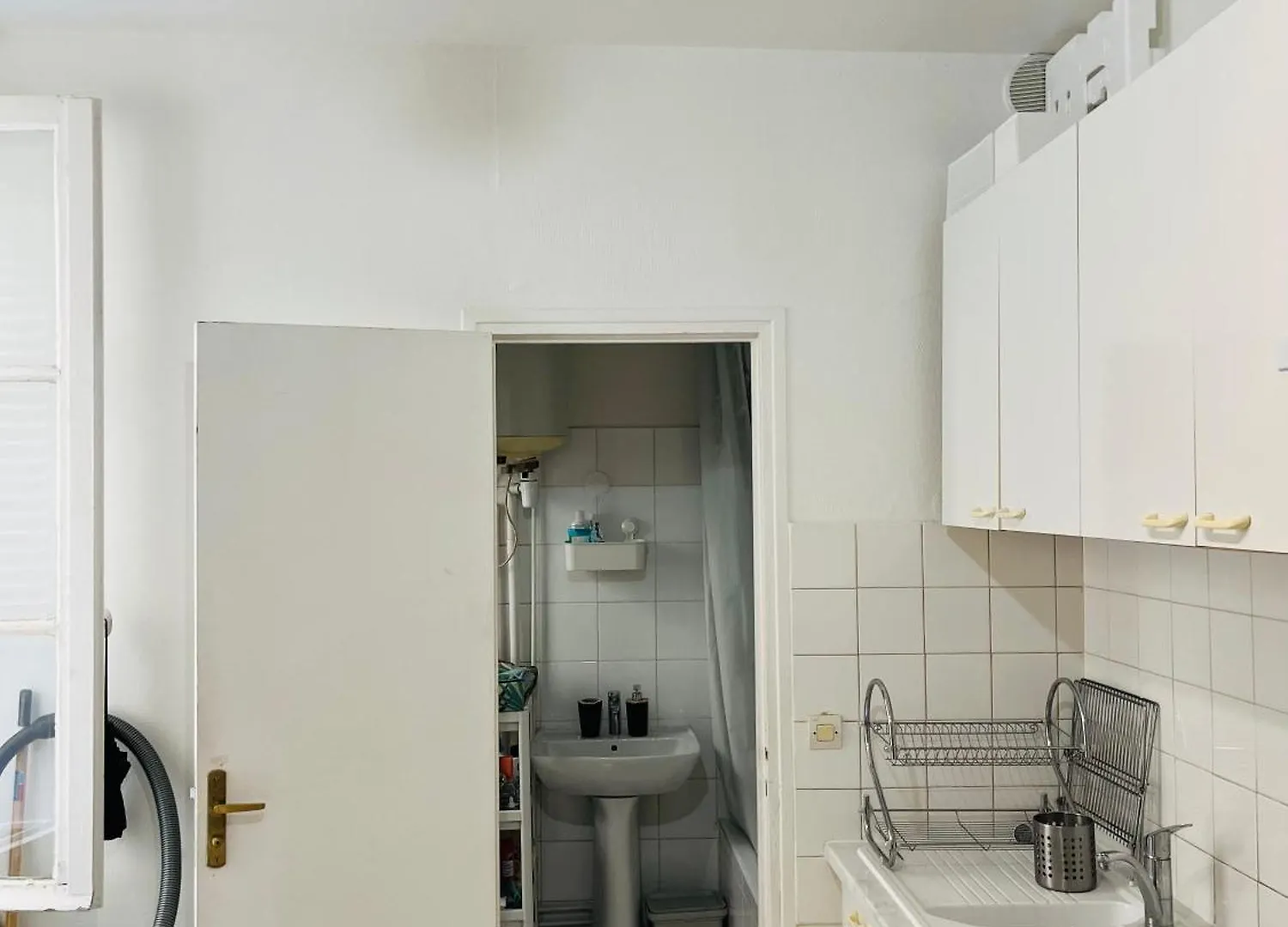 Homestay In Montmartre, Paris, Near Sacre-coeur Read Host Profile For Booking