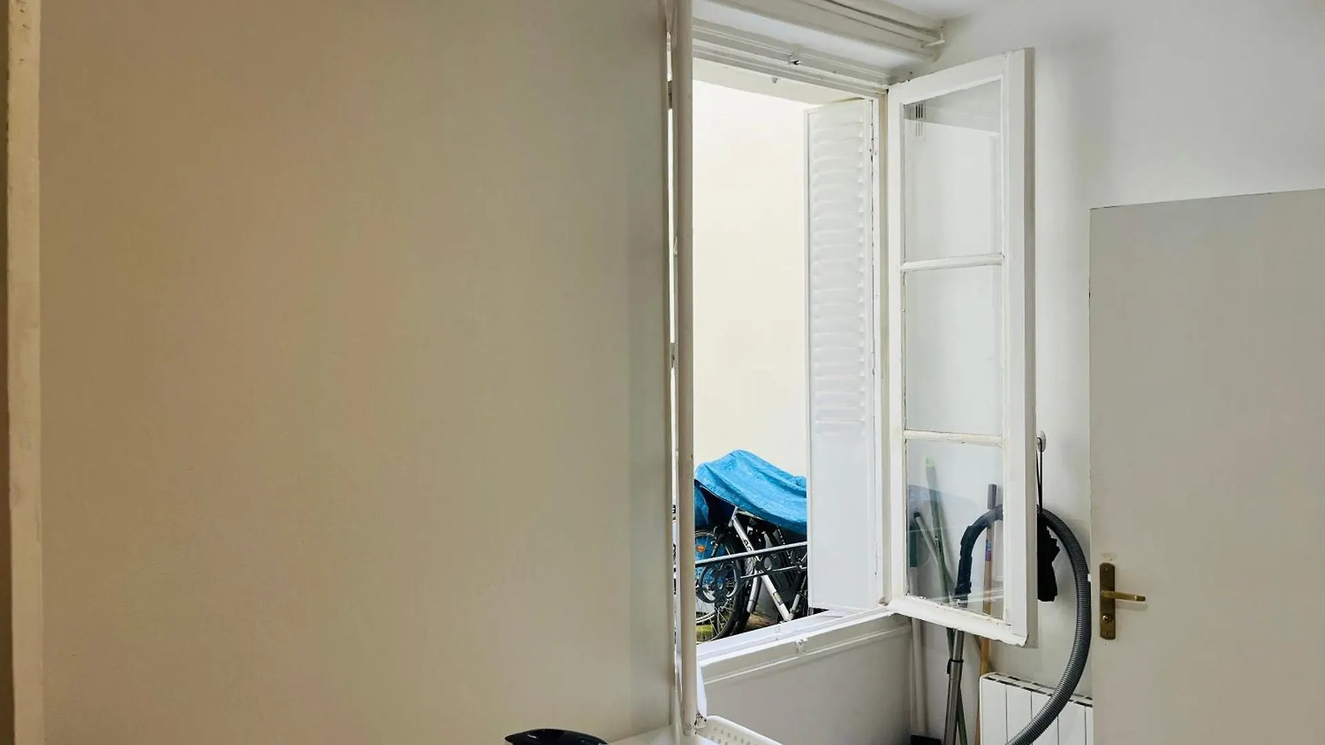 Homestay In Montmartre, Paris, Near Sacre-coeur Read Host Profile For Booking Paris