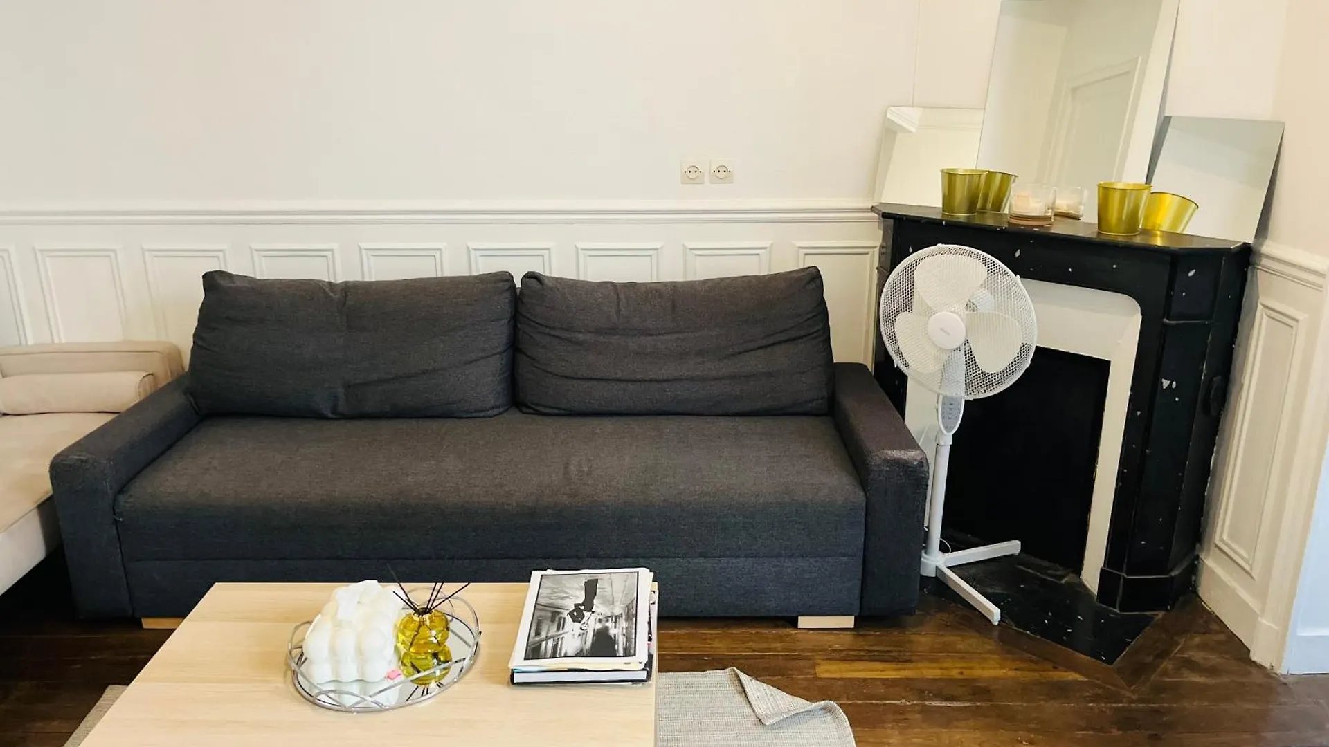 In Montmartre, Paris, Near Sacre-coeur Read Host Profile For Booking